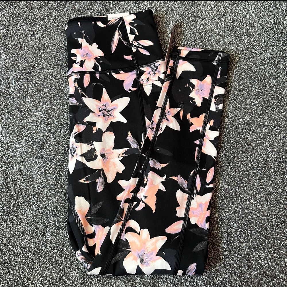 Victoria’s Secret Incredible Essential Leggings